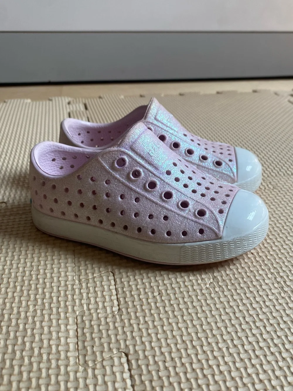 Native Jefferson Bio-Bling™ Child Slip-On Glitter Pink Shoes  Size 6c
